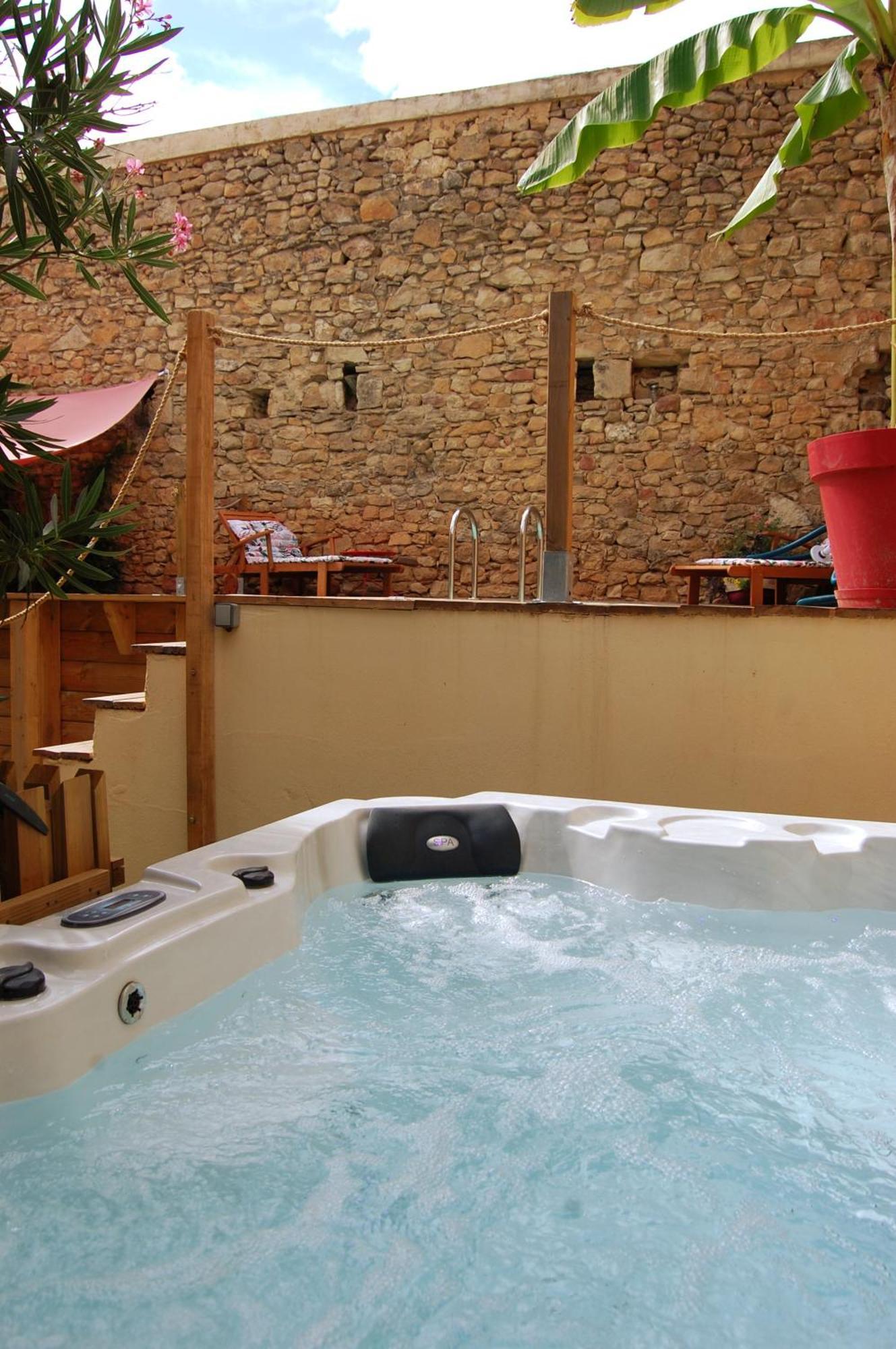 La Bucolique, Et Jardin D'hotes *